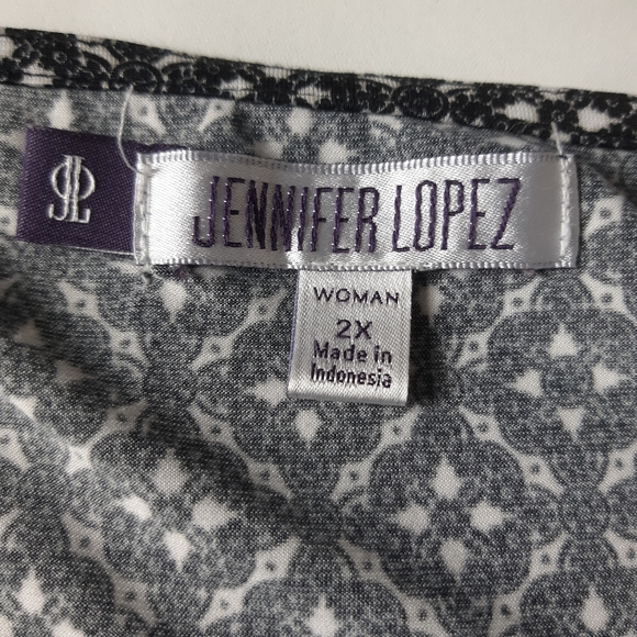 Jennifer Lopez Twist Front Sleeveless Tank Top - Picture 4 of 7